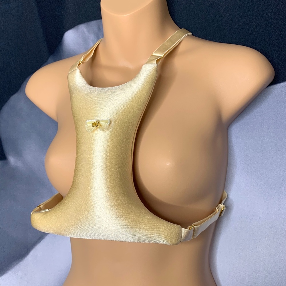 NWOT Chest Wrinkle Prevention Pillow